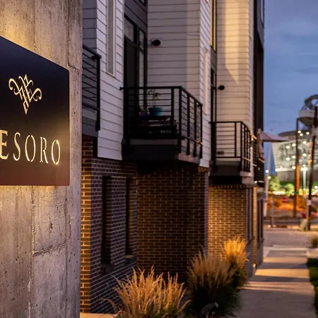Contemporary Condo - Grill - Balcony - Tesoro